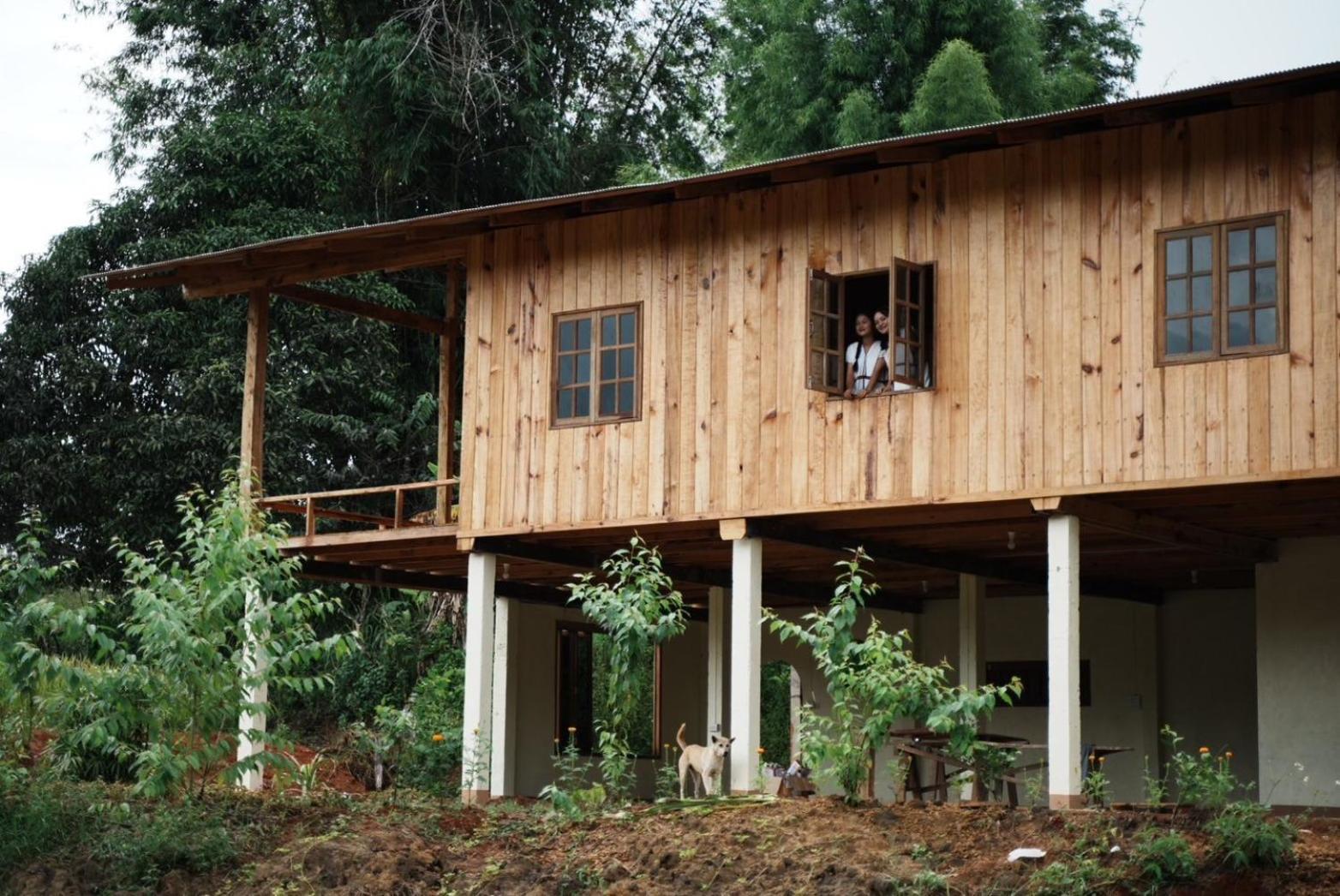 Por Joi ,Por Dee House Hostel Chiang Mai Exterior photo